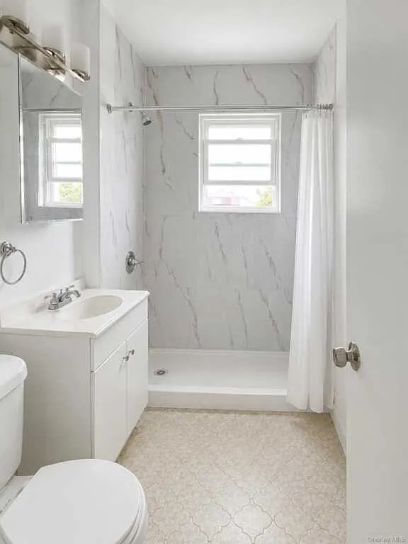 826 Wilcox Avenue, New York, NY 10465 — Photo 2