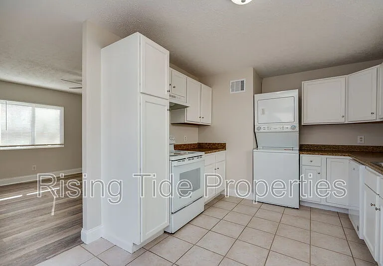 1903 Alice St — Photo 4