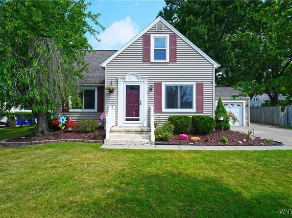 120 Cloverside Ct, West Seneca, NY 14224