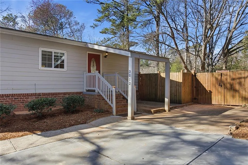 4 bed, 2.0 bath, 1912 sqft, $2,650 — Photo 3