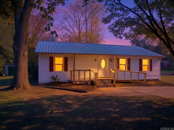315 S Cherokee St, Morrilton, AR 72110