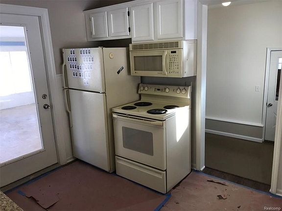 5th image of 25536 Firwood Ave