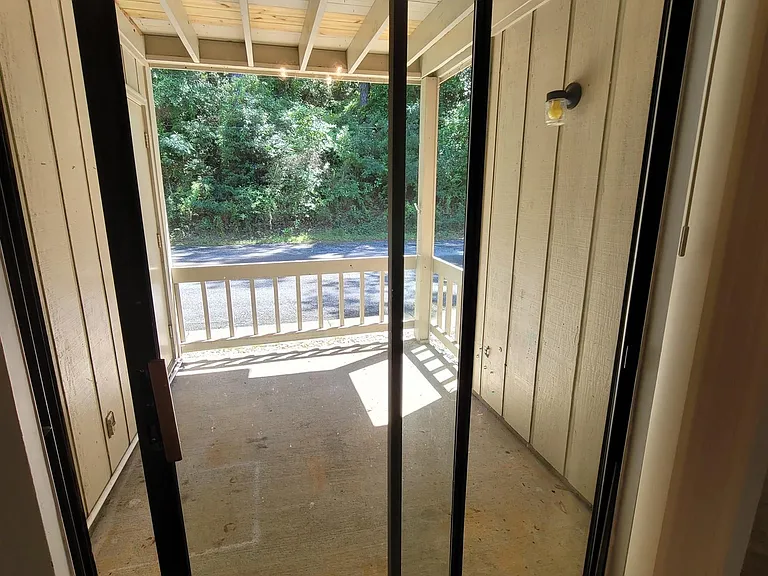 512 Lake Forest Blvd — Photo 3