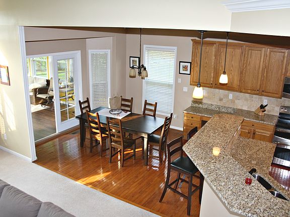 3rd image of 5770 Kensington Garden Dr