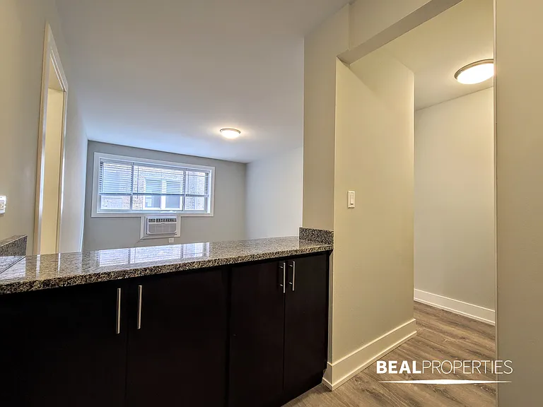 530 W Surf — Photo 21
