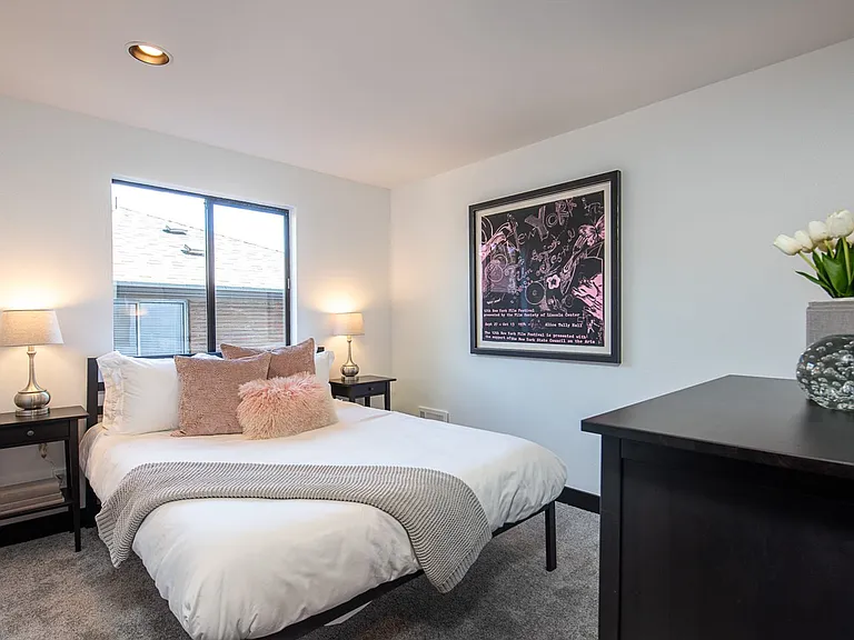 2410 Dexter Ave N #102 — Photo 9