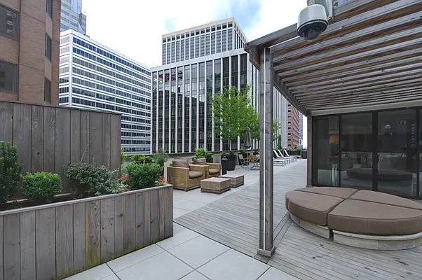 Rented by CORE | media 42