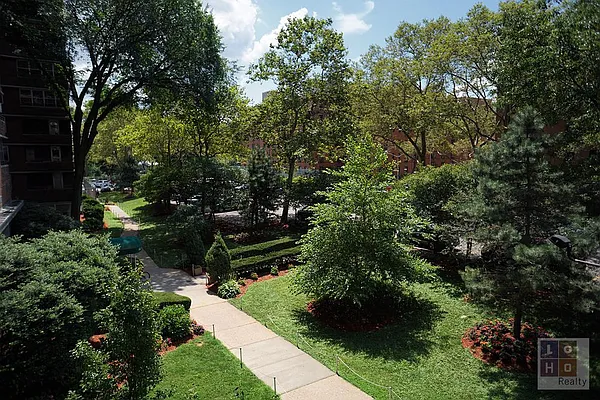 Rented by LoHo Realty | media 27