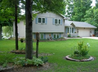 176 Country Club Dr, Clintonville, WI 54929
