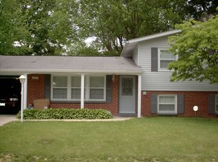5 Village Dr, Swansea, IL