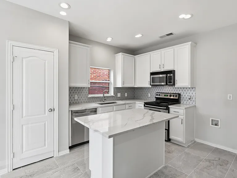 14710 Crystal Lake Dr — Photo 22