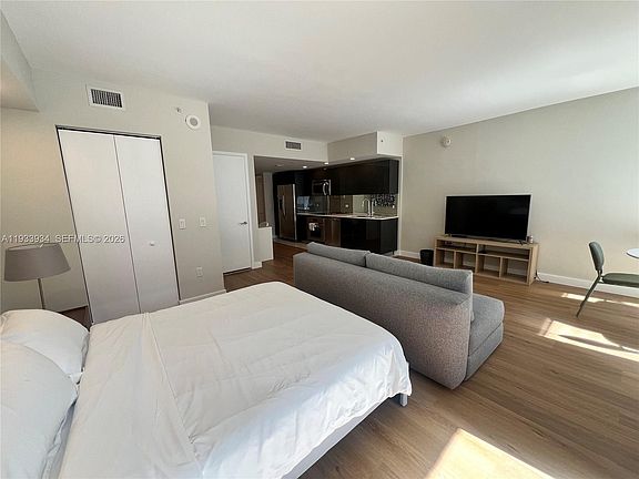 5th image of 31 SE 6th St APT 703