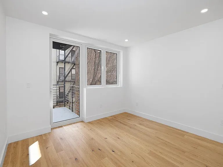 224 W 20th St #3 — Photo 4
