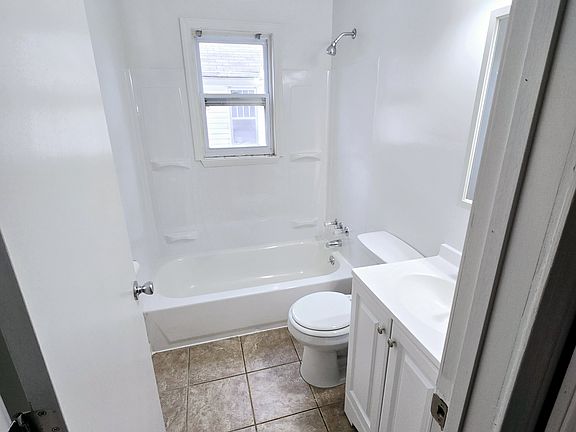 5th image of 1106 Lincoln Ave