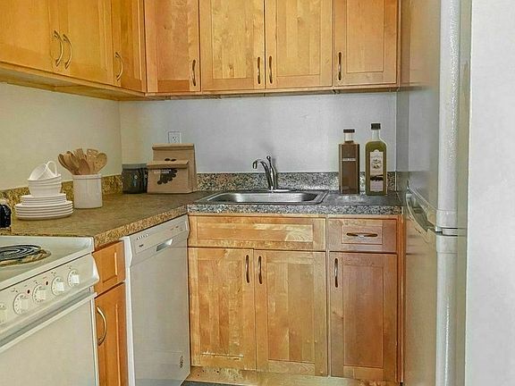 3rd image of 423 E 90th St APT 3B