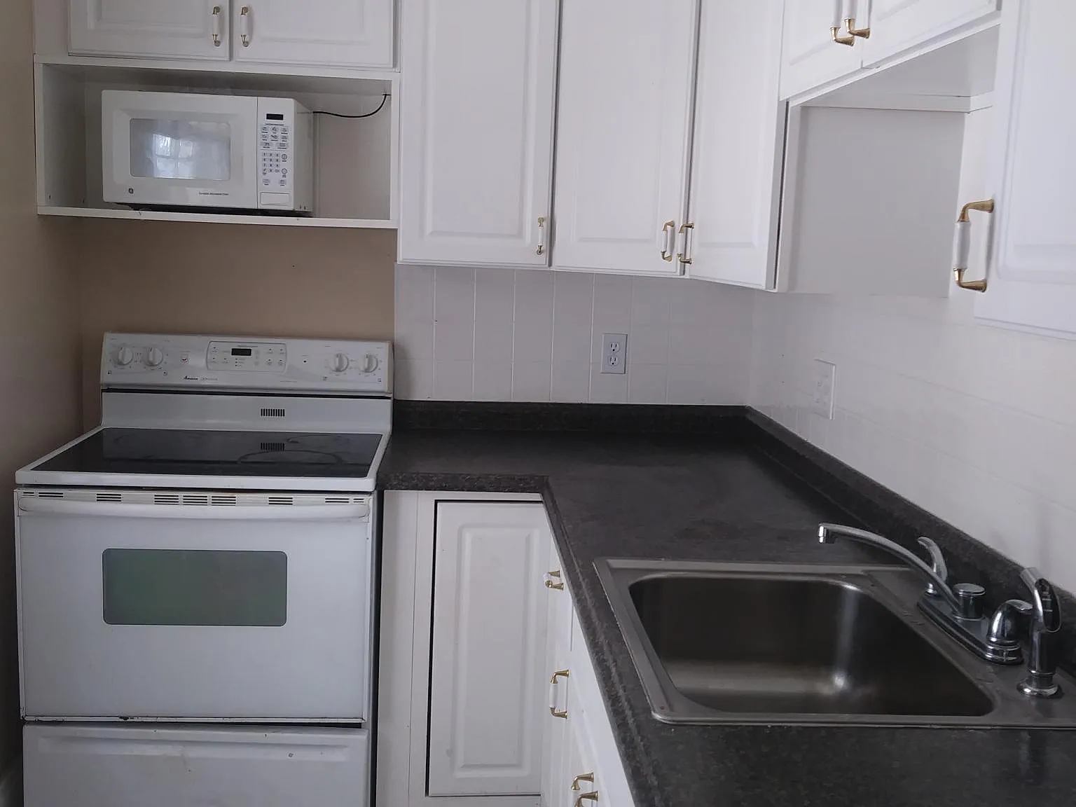2 bed, 800 sqft, $950 — Photo 2