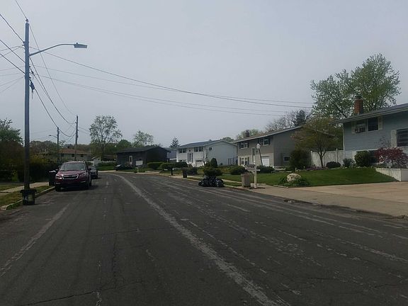 4th image of 7 Buckskin Ln