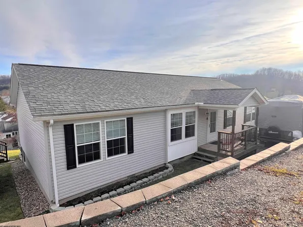 44 Sandy Dr, Grafton, WV 26354