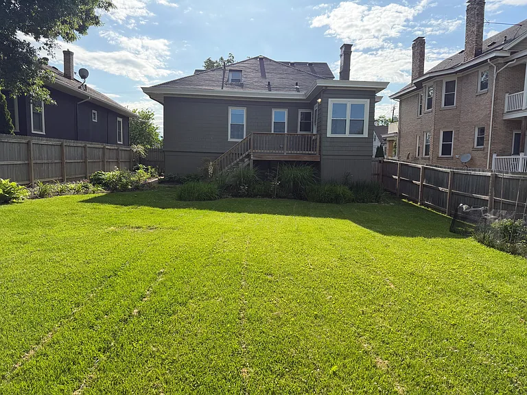 1302 Michigan Ave — Photo 2