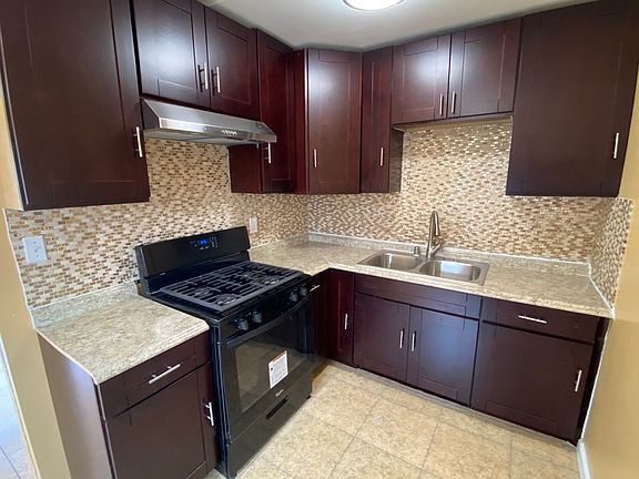 4th image of 2252-56 Julian Ave #2256