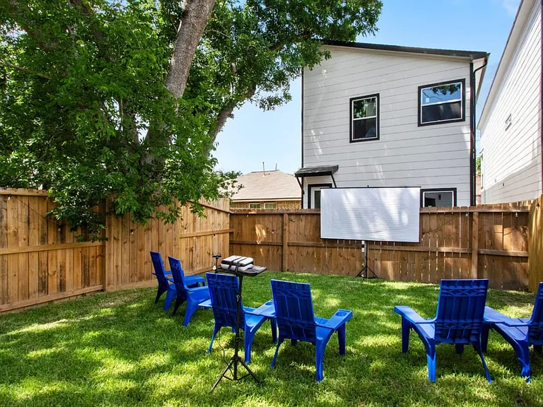 Shelby Cir — Photo 36