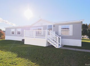 9094 W Timberview Dr, Newport, MI 48166