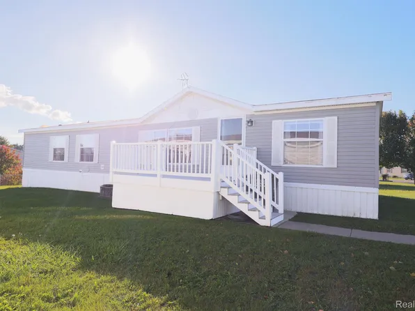 9094 W Timberview Dr, Newport, MI 48166