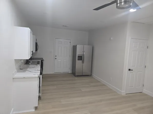 415 Pine St, Sugar Land, TX 77498