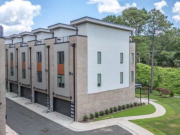 3rd image of 1014 Manor Way