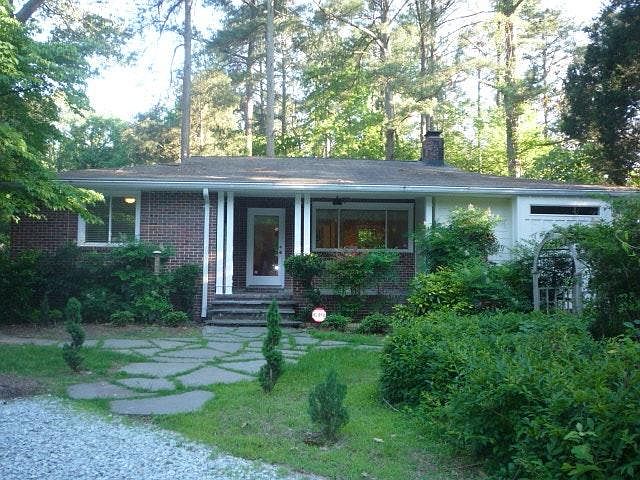 View of Front Porch from Drive-through Driveway