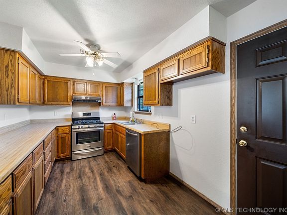 4th image of 626 W 20th St S
