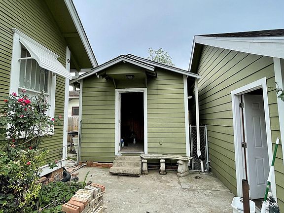 4th image of 900 Amarillo St