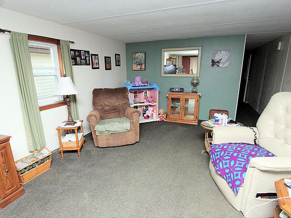 5th image of 2625 S Evergreen Dr