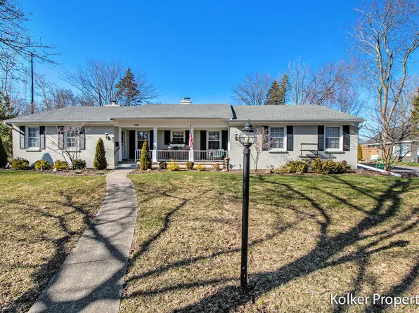 2405 Oakwood Dr SE, East Grand Rapids, MI 49506