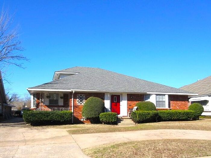 1st image of 3611 N Drexel Blvd