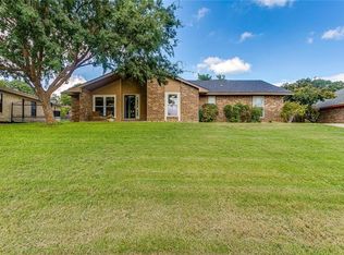 308 Meadowhill Dr, Benbrook, TX 76126