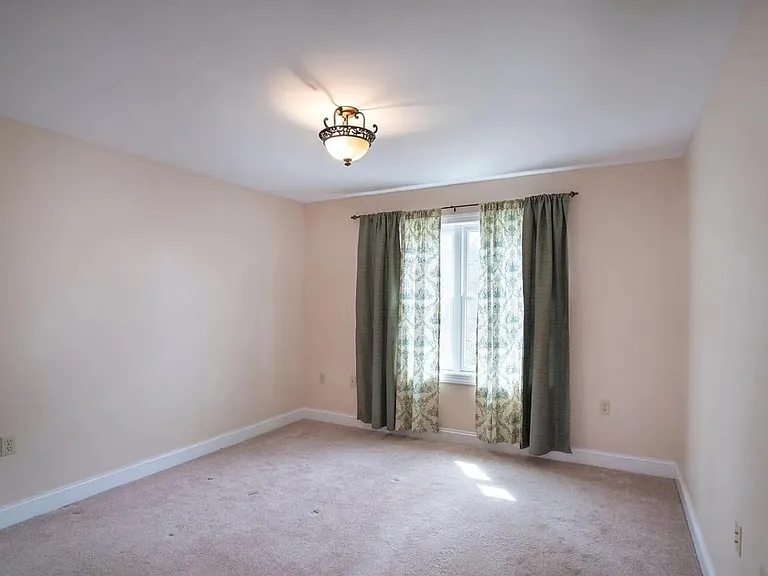 120 Meadowview Dr — Photo 44