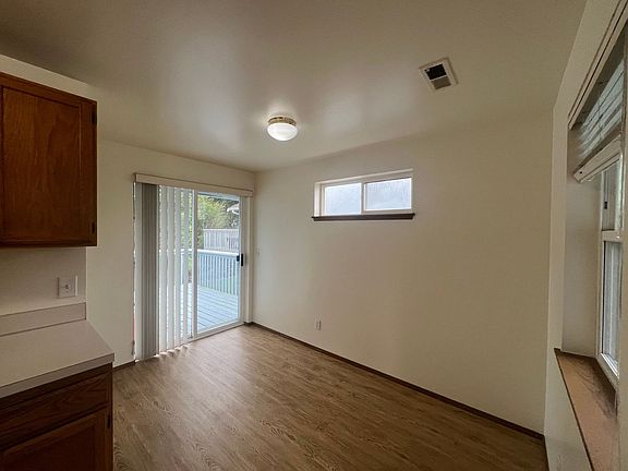4th image of 2320-2322 Michigan St #2320