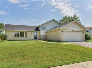 16768 W Oneida Dr, Lockport, IL 60441