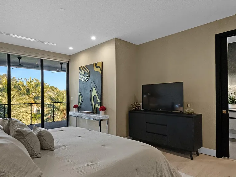 823 Ponce De Leon Dr — Photo 37