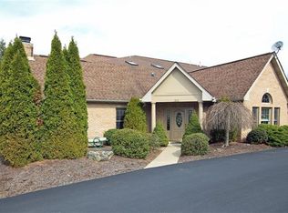 215 Village Green Dr, Canonsburg, PA 15317