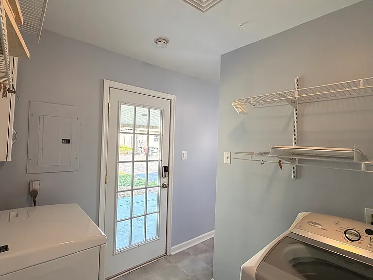 3639 Windsor Dr — Photo 20