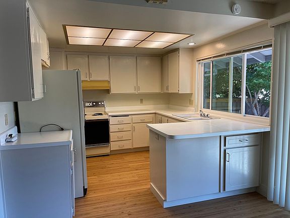 4th image of 208 Orangewood Dr