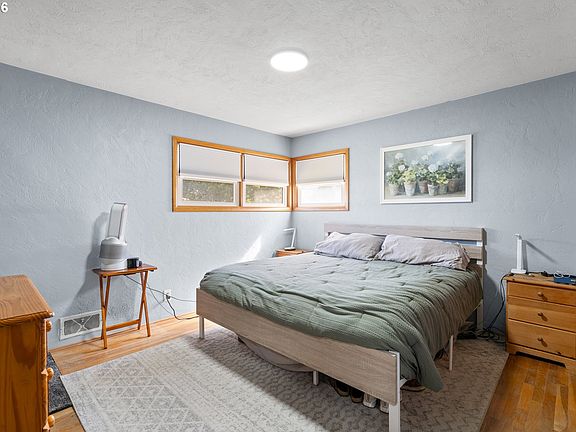 4th image of 803 W Tamarack Ave