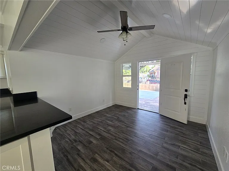 217 E Belmont St — Photo 5