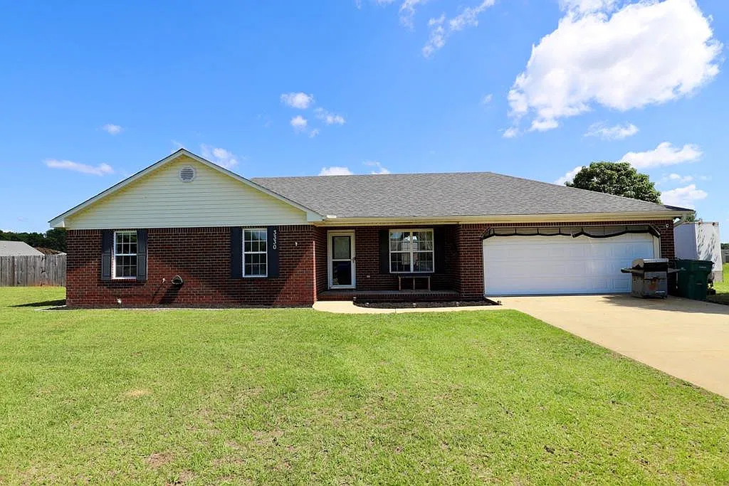 3 bed, 2.0 bath, 1444 sqft, $1,600 — Photo 1
