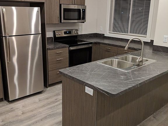 3rd image of 425 S 300 W #1201
