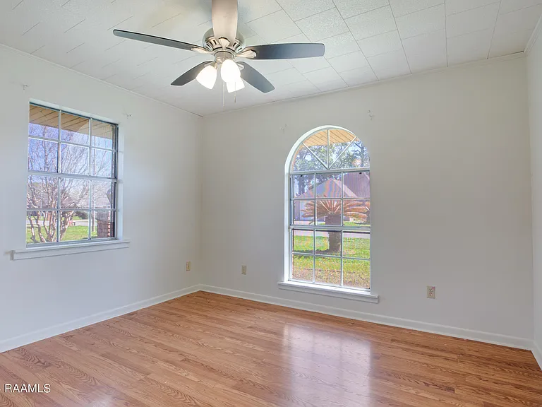 512 Monarch Dr — Photo 16