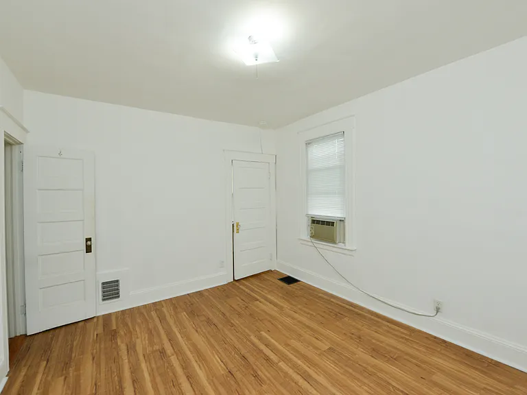 390 Clinton St — Photo 37