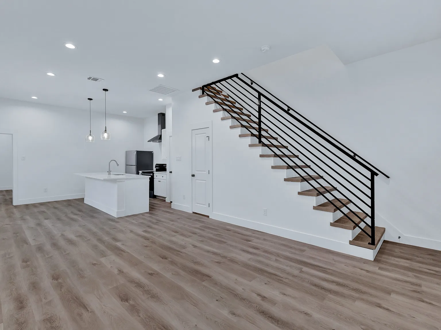 3 bed, 3.5 bath, 1788 sqft, $2,250 — Photo 3